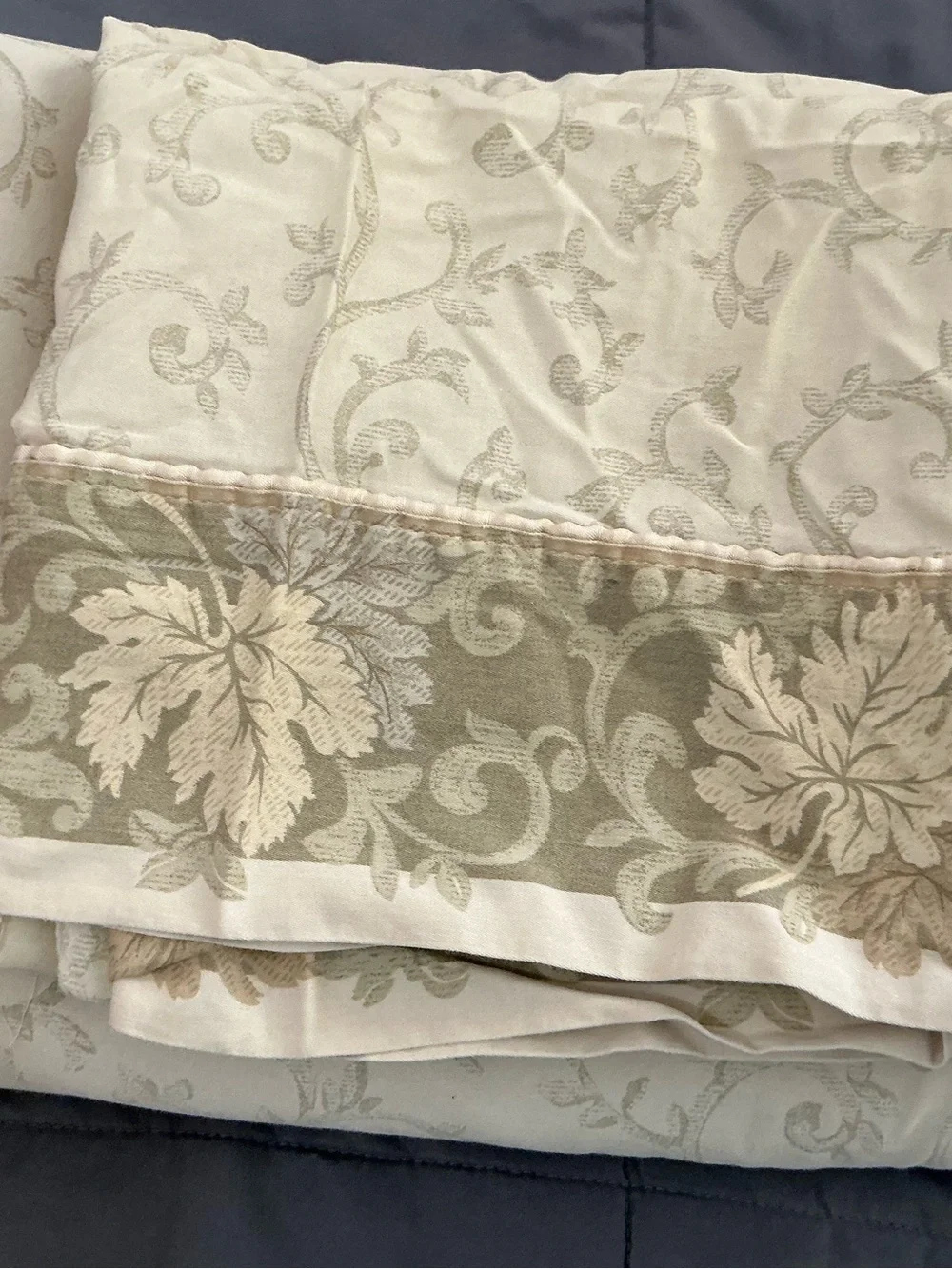 Croscill Cream and Taupe Floral Jacquard flat sheet and pillow cases